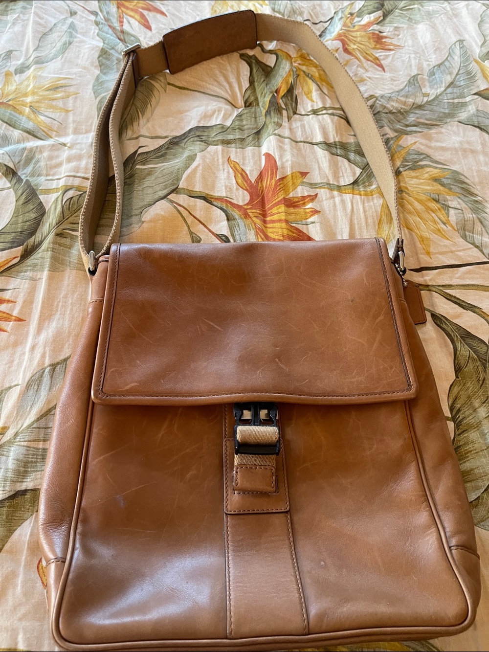 Coach Unisex Leather Messenger Bag in Brown - Classic Crossbody.